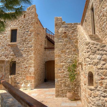 Korona Boutique Hotel Oitylo Exterior photo